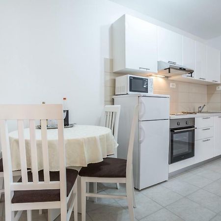 Apartments Bezmalinovic 2 Бол Екстер'єр фото