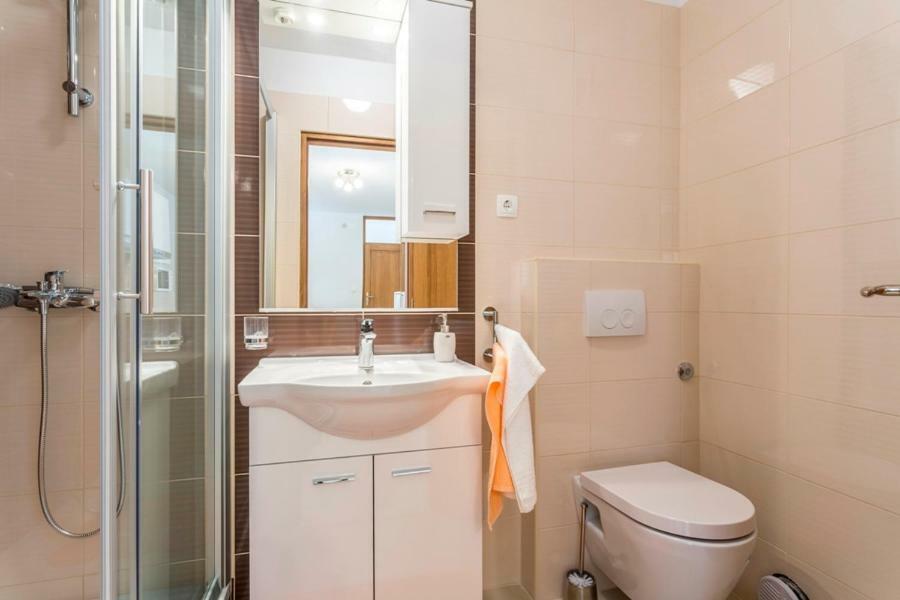 Apartments Bezmalinovic 2 Бол Екстер'єр фото
