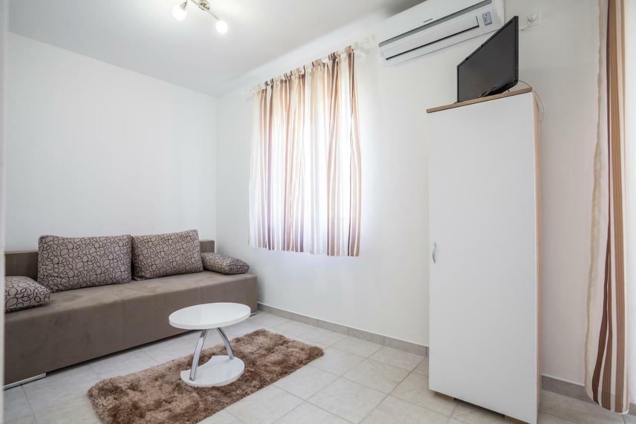 Apartments Bezmalinovic 2 Бол Екстер'єр фото