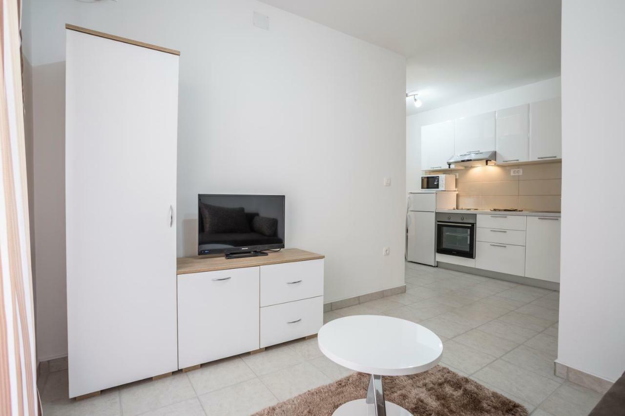 Apartments Bezmalinovic 2 Бол Екстер'єр фото